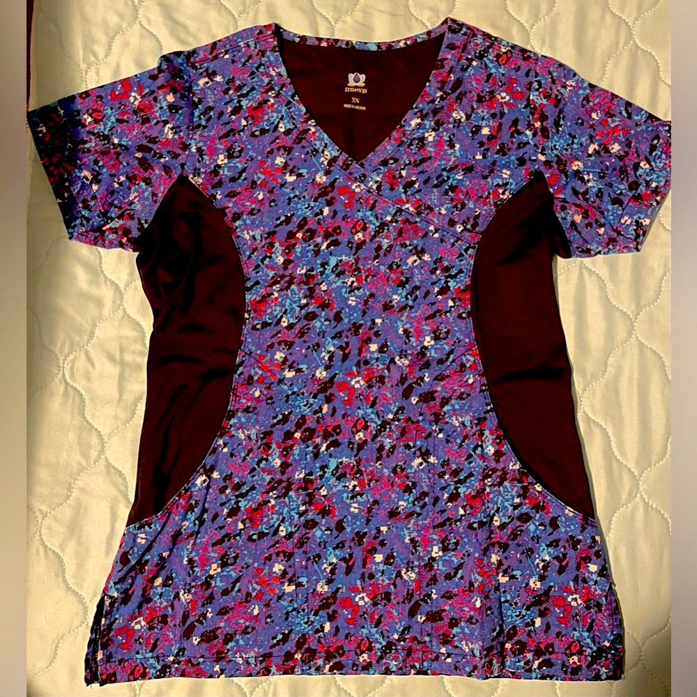 Women’s Maevn Printed Scrub Top - XS